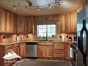 Fridge, microwave, oven, stovetop - Spacious Cabin - Close to Seeley Lake, Wi-Fi, Dogs Welcome, RV Spot (Seeley Lake)