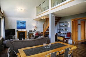 Fireplace, DVD player - Corncrake Cottage (Harris)