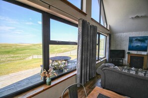 Fireplace, DVD player - Corncrake Cottage (Harris)