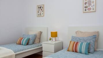 5 dormitorios, tabla de planchar con plancha, Internet y ropa de cama