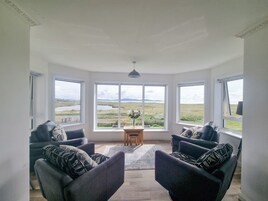 Cottage | Living area