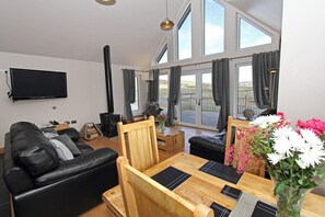 Cottage | Living room | DVD player - Ceann an Loch Cottage (Isle of Lewis)