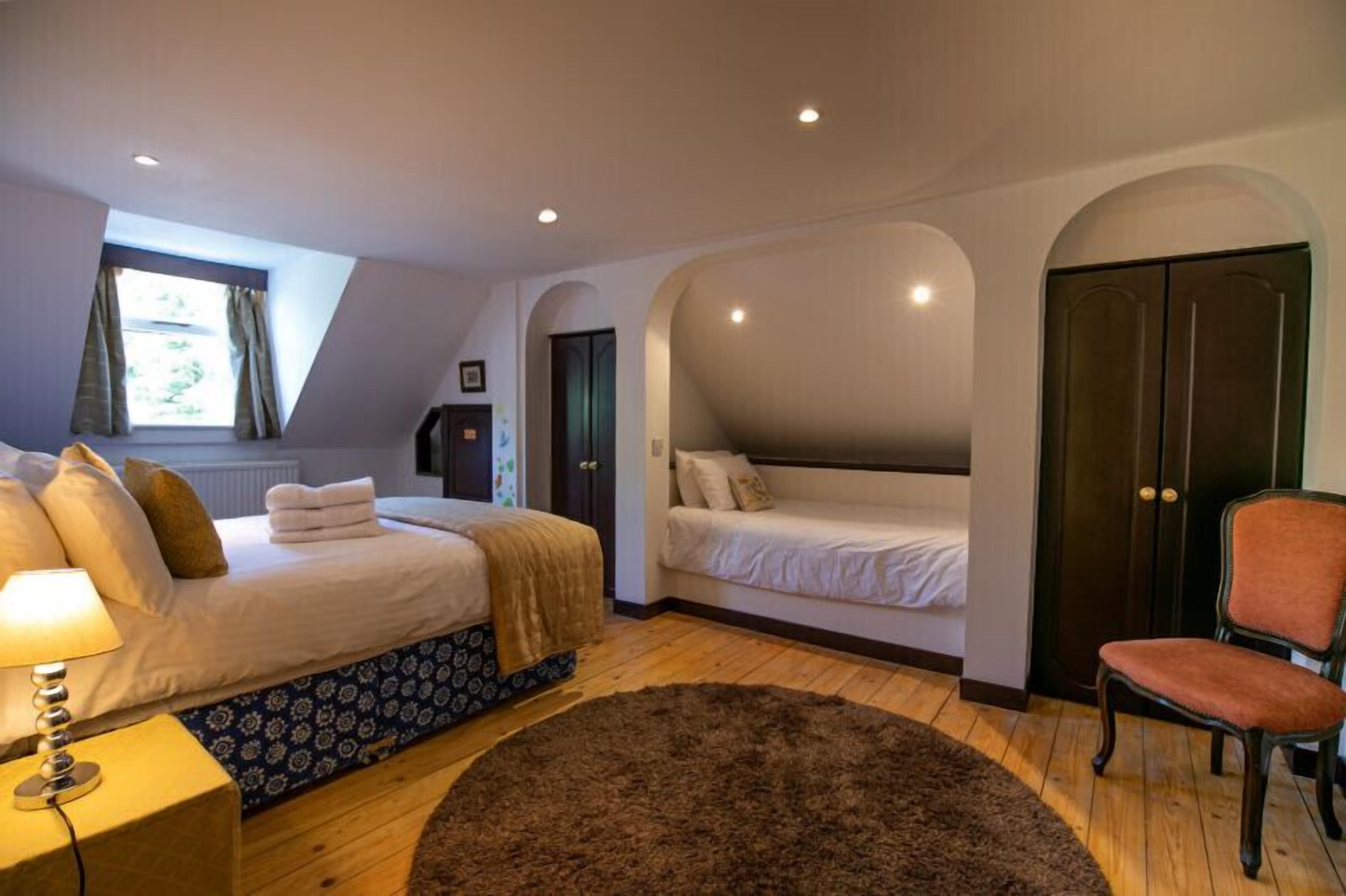 Cottage | 12 bedrooms, individually decorated, individually furnished, free WiFi