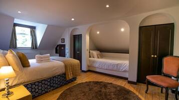 12 chambres, décoration personnalisée, ameublement personnalisé