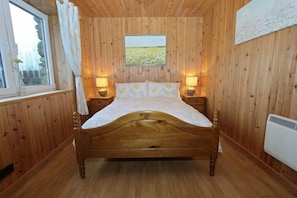 2 bedrooms, individually decorated, individually furnished, free WiFi - Canach Cottage (South Uist)