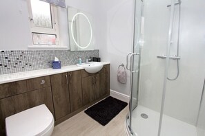 Cottage | Bathroom | Shower