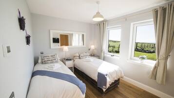 Cottage | 5 bedrooms, individually decorated, individually furnished, free WiFi