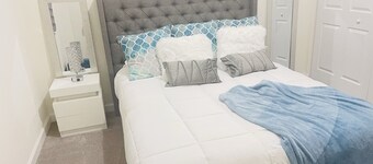 Amazing Lakefront Home, Central Location