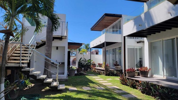 صورة غير مصنفة، 1 من 12، زرّ