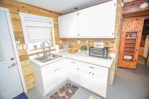 Fridge, dishwasher, coffee/tea maker, toaster
