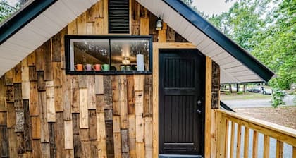 Loft Cottage on Ridge<br>? Short & Extended Stays?