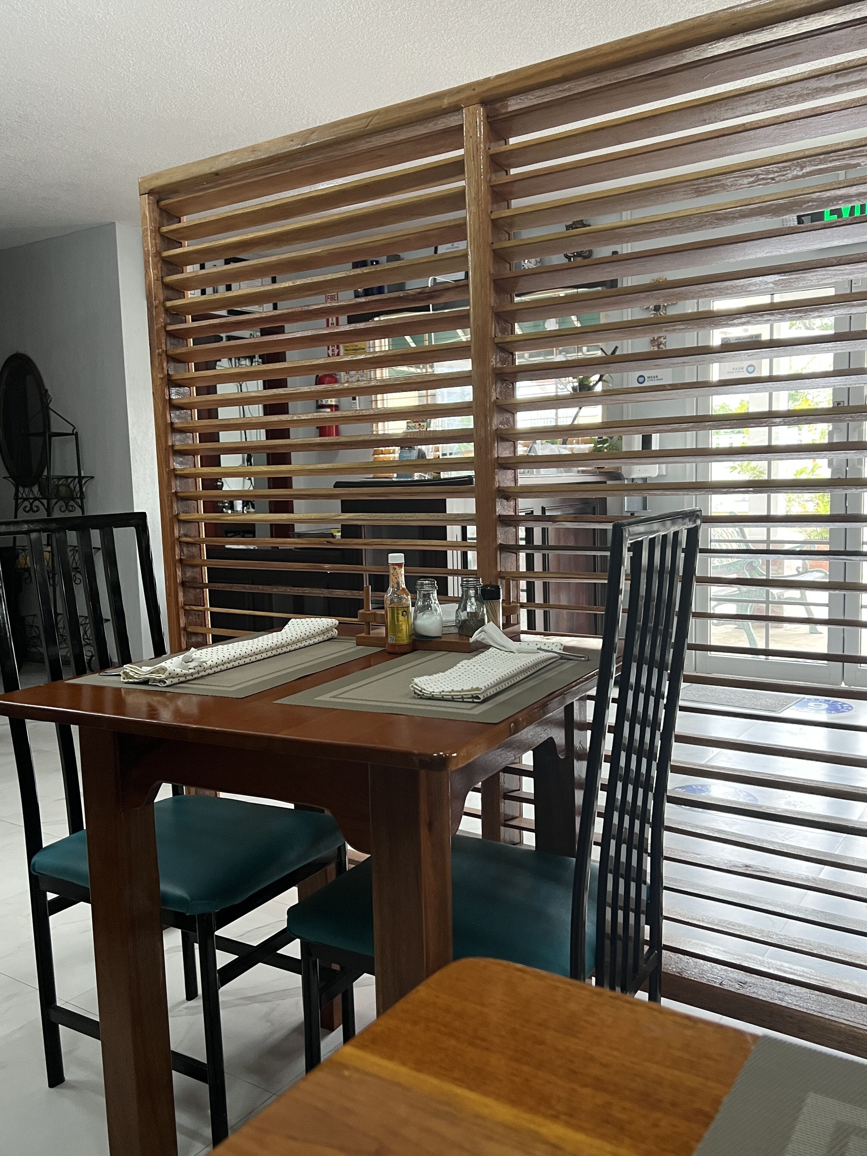 Breakfast, lunch and brunch served