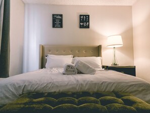 3 camere, una scrivania, ferro/asse da stiro, Wi-Fi gratuito