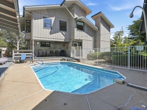 Pool - Hodges Hill Hideout w/ pool, spa, BBQ - Dog Friendly! (Oakhurst)