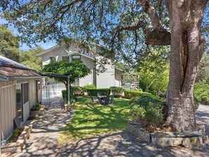 Exterior - Hodges Hill Hideout w/ pool, spa, BBQ - Dog Friendly! (Oakhurst)