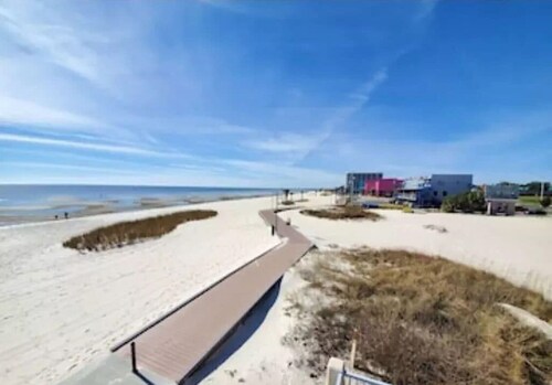 Walk to Beach, Gulf View Condo