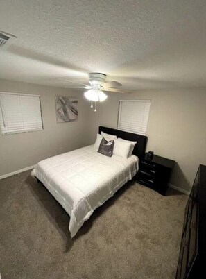 3 Schlafzimmer, Schreibtisch, kostenloses WLAN, Bettwäsche