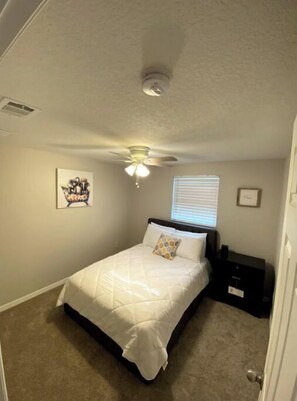 3 chambres, bureau, accès au Wi-Fi (inclus), literie fournie