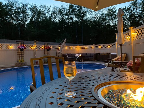 Coastal Home- Heated Saltwater Pool, Hot Tub, Outdoor Kitchen!