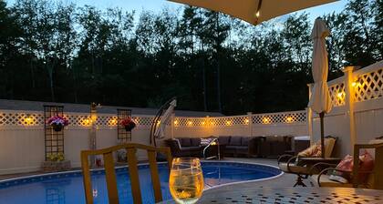Coastal Home- Heated Saltwater Pool, Hot Tub, Outdoor Kitchen!