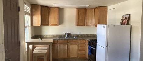 Fridge, oven, stovetop, electric kettle