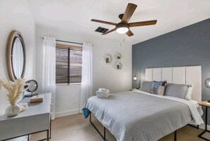 3 bedrooms, WiFi - GORGEOUS OASIS! 3BR 2 BA Full House W/ Heated Pool (Mesa)