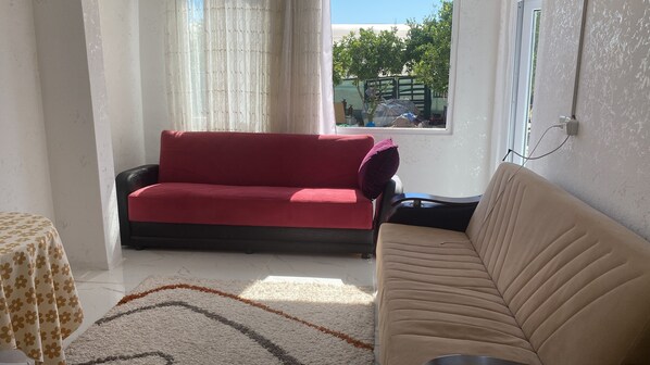 2 عدّة غرف نوم ومكواة/لوح كي