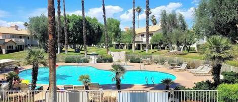 Piscine extérieure, piscine chauffée