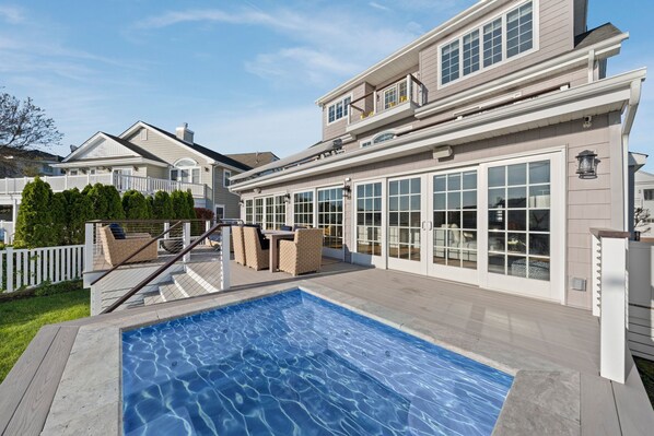 Pool - Peaceful Avalon Bayfront Home (Avalon)