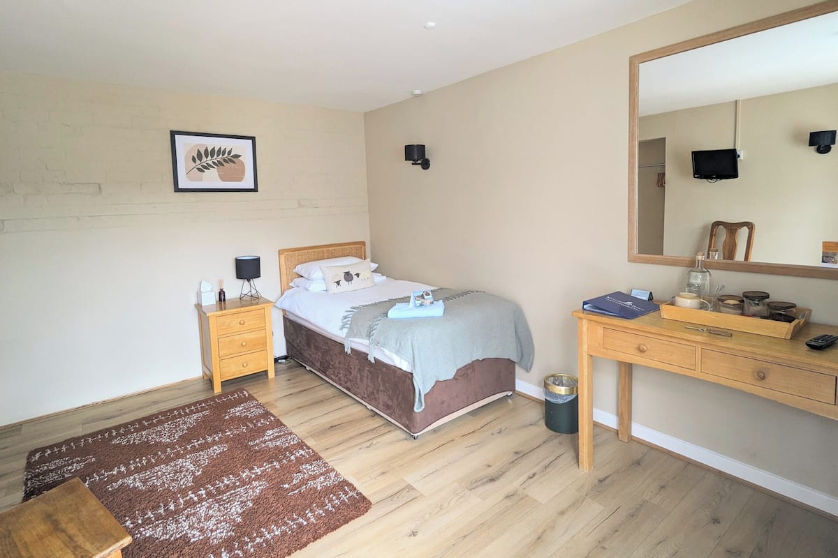 1 habitación, decoración personalizada y muebles diferentes