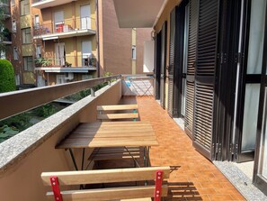 Outdoor dining - APPARTAMENTO A 900 METRI DAL LAGO MAGGIORE (Arona)
