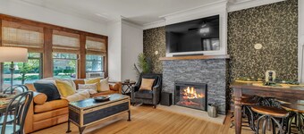 Hot Tub | Theater | Sauna | Deck | Fire Pit | Walk to Stadium/Downtown/Park