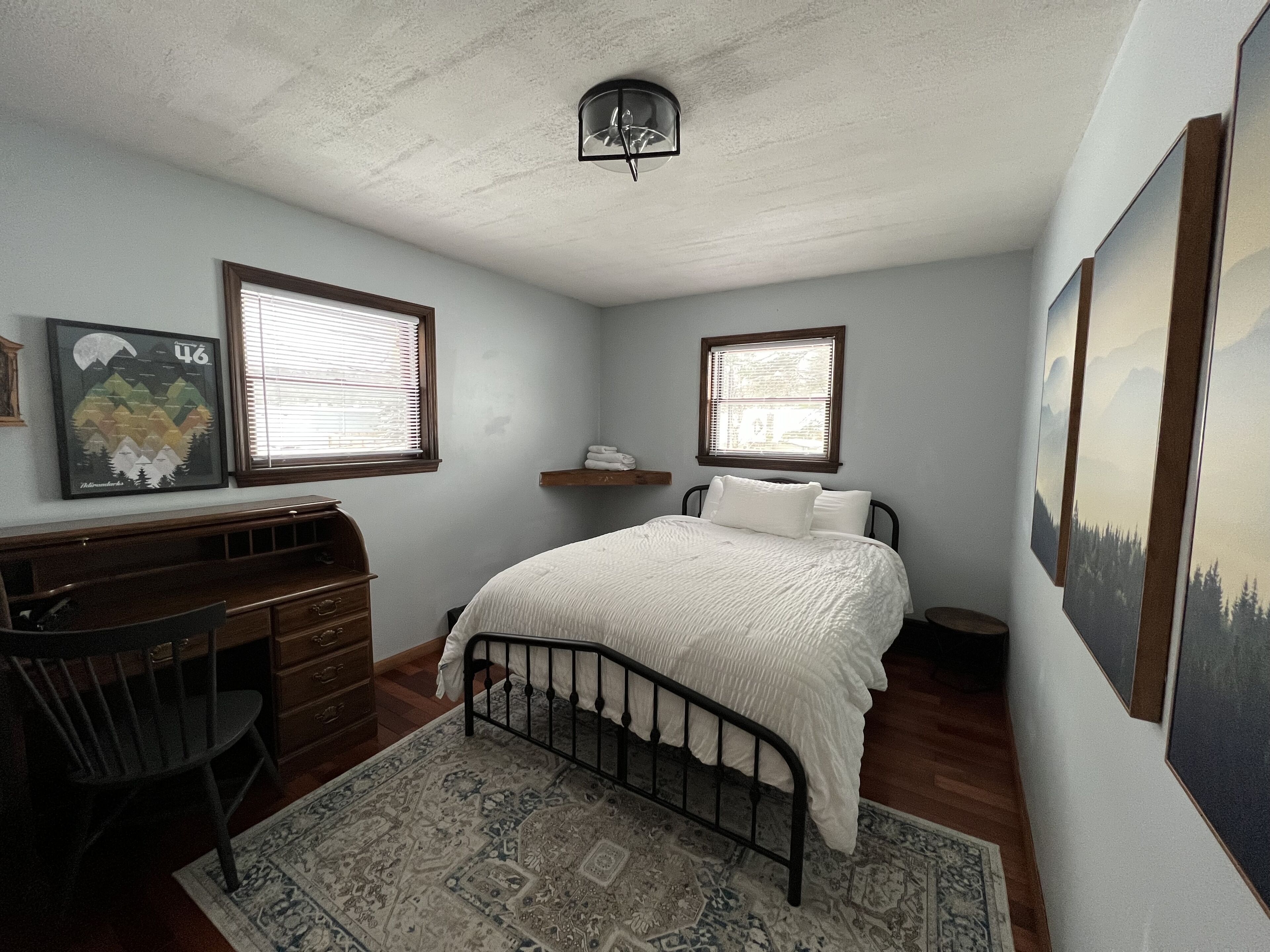 4 bedrooms, desk, iron/ironing board, travel crib