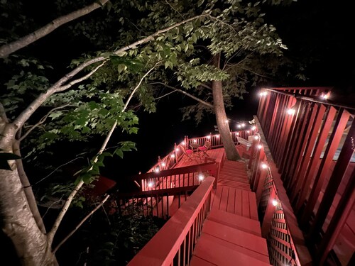 The Guide’s River Cottage • Riverfront Retreat + Walk to Town