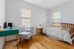 3 quartos, escrivaninha, Wi-Fi de cortesia, roupa de cama