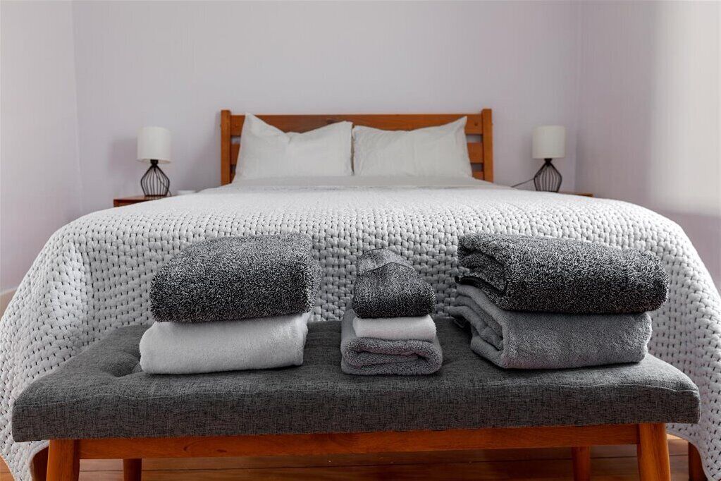 3 chambres, bureau, Wi-Fi gratuit, draps fournis