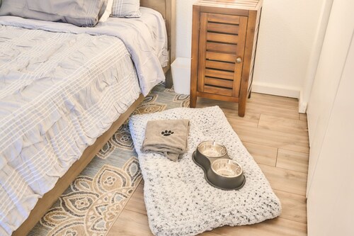 Cozy Condo w/King Bed Near SeaTac Airport