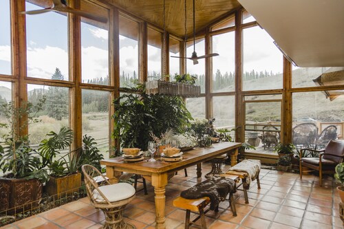 Luxury ranch cabin for 12, dog friendly with hot tub, private valley with creek!