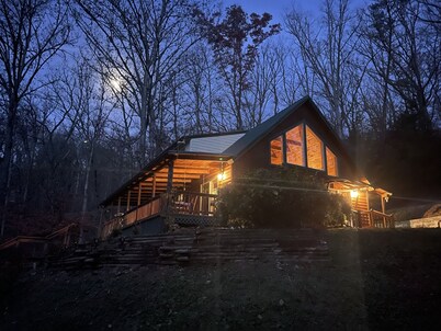3Bedroom~ 2Bath~Near All Attractions, Hot Tub~Game Room~Popcorn Machine~Views