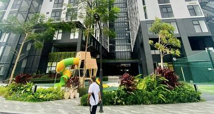 Cozy Modern 2 bed room Condo with great amenities mini mart, Restaurant & more