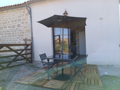 Zen studio and quiet pool