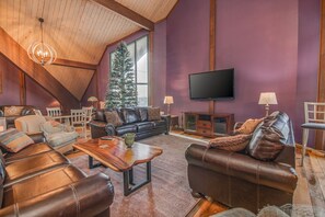 Smart TV, DVD player, livros, biblioteca musical