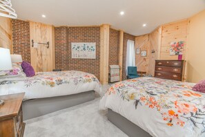 16 quartos, escrivaninha, ferros/tábuas de passar roupa