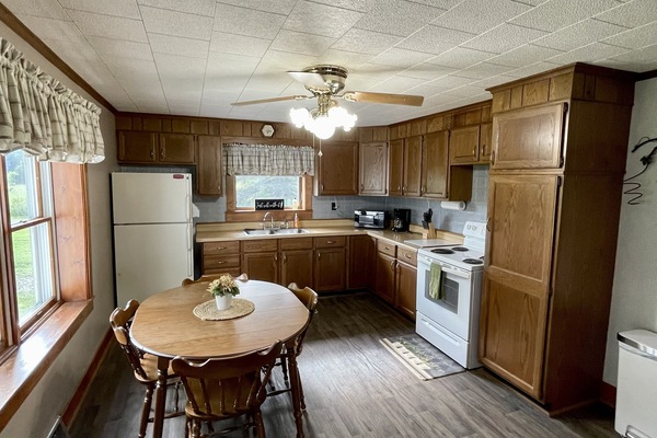 Refrigerador, microondas, horno, placa de cocina