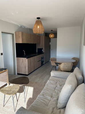 Flat-screen TV, books, stereo - Le P'tit Carnon 3* 150m from the beach (Mauguio)