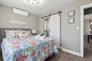 2 bedrooms, desk, iron/ironing board, free WiFi