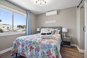 2 soveværelser, skrivebord, strygejern/strygebræt, weekendseng