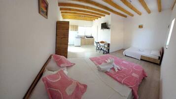 5 bedrooms, desk, iron/ironing board, free WiFi