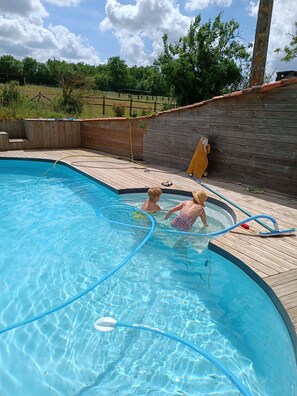 Outdoor pool - T2 apartment with 50's cinema spirit and swimming pool (Villemorin)