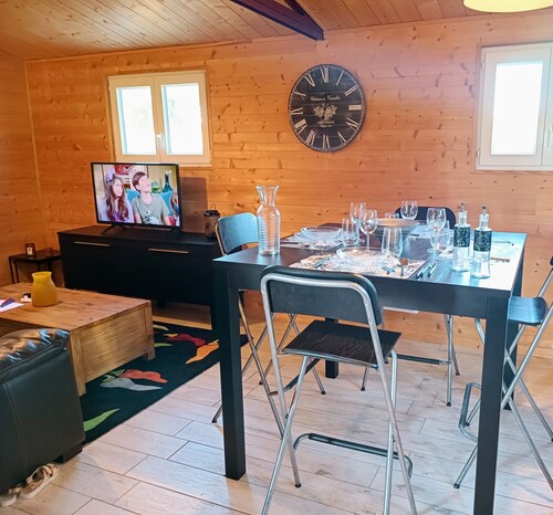 T2 apartment with 50's cinema spirit and swimming pool